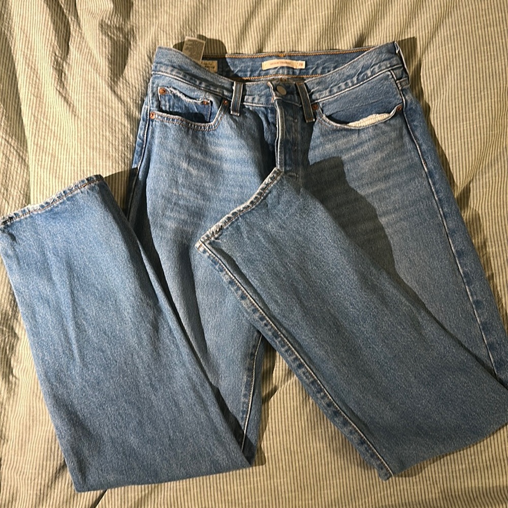 Levi wedgie straight light blue denim
